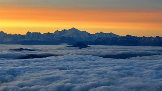 Vue sur les Alpes A travers l'hublot