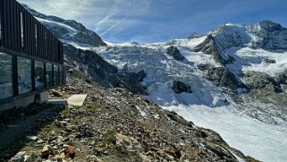 Cabane de Moiry 2825 m null