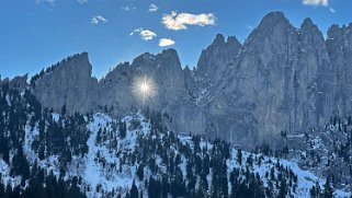 Gastlosen - Passage du soleil dans le trou de Grossmutterloch Rando 2025