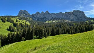Les Pucelles 2109 m - Corne Aubert 2037 m null