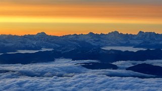 Vue sur les Alpes A travers l'hublot