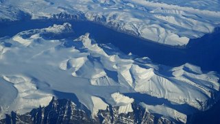 En dessus de la Terre de Baffin A travers l'hublot