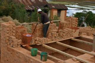 Construction d'une maison - Manandona Madagascar 2008