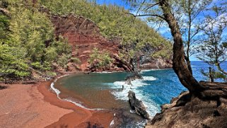 Kaihalulu Red Sand Beach - Maui Hawaii 2024