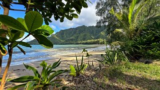 Kahana Bay Beach - Oahu Hawaii 2024